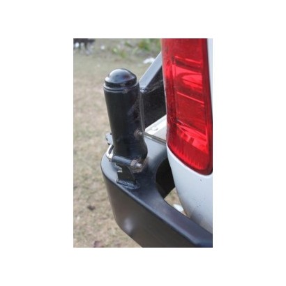 PARE CHOCS ARRIERE EN ACIER...