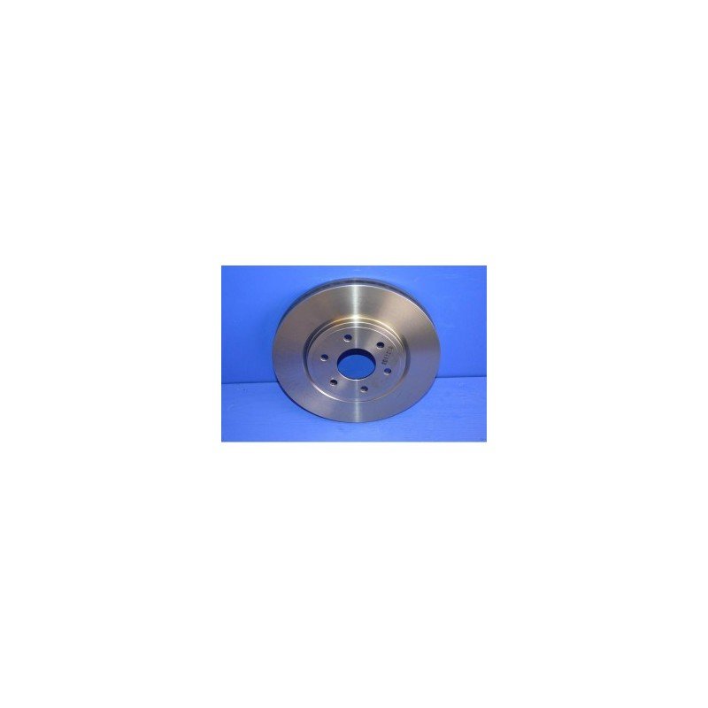 Disque de frein brillant posé sur fond bleu.